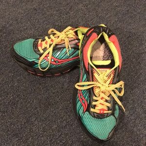 Saucony coretex woman’s running shoes